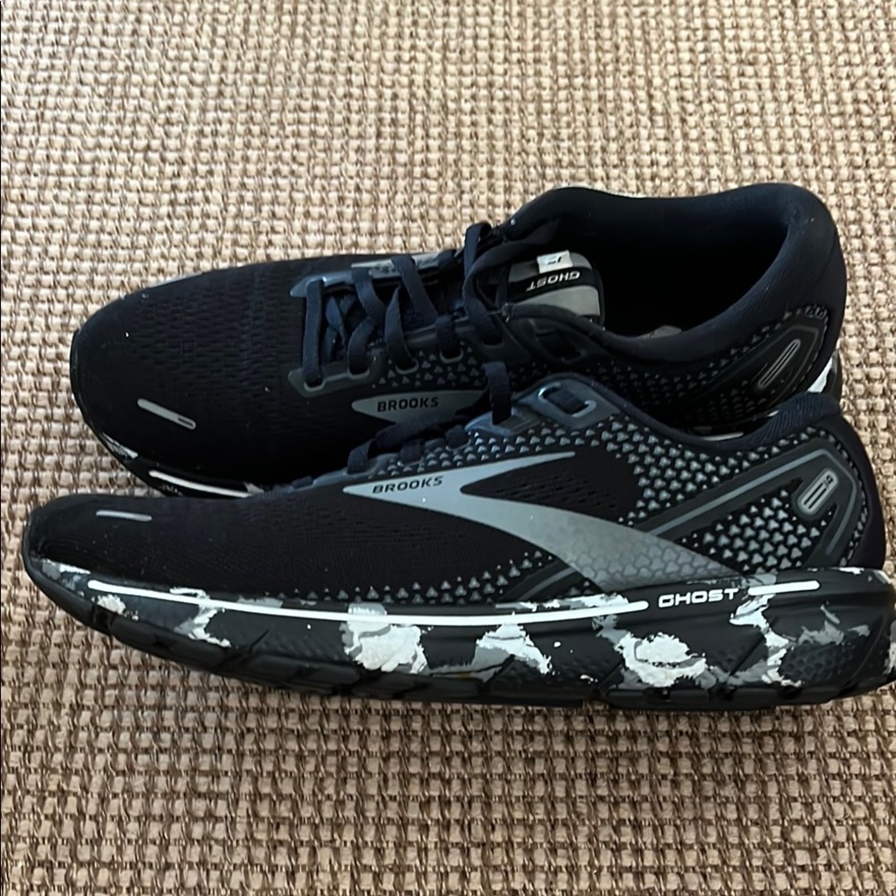 Brooks Ghost 14 Black Running Shoes. EUC
